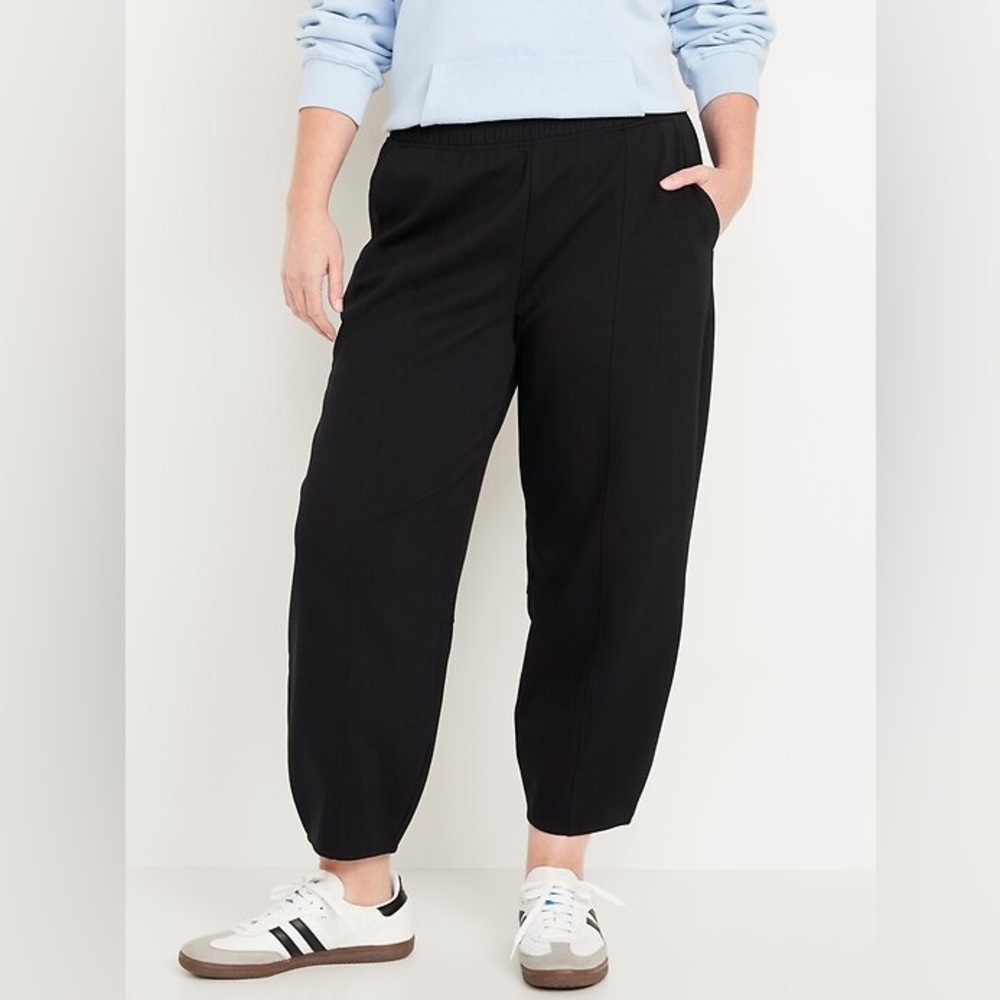NWT! Old Navy Black High-Waisted Dynamic Fleece Barrel-Leg Sweatpants - Medium🎲